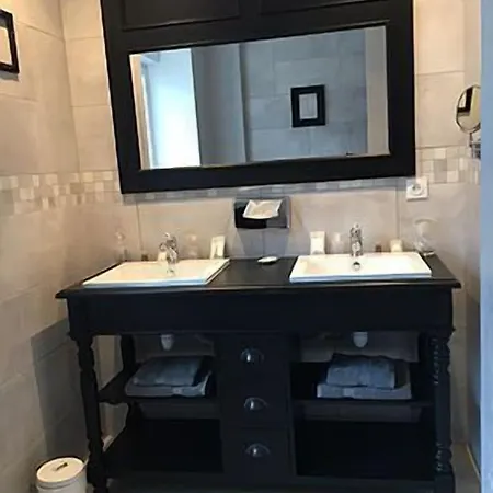 Le Logis Aux Bulles Bed & Breakfast 3*