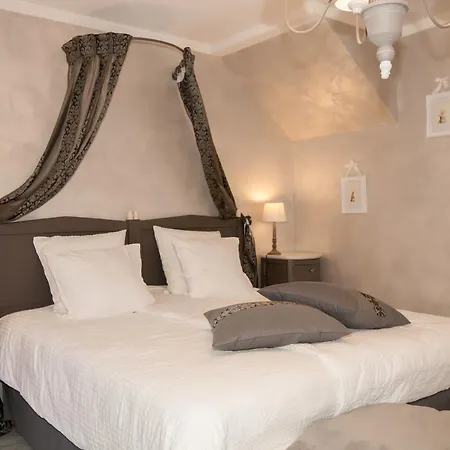 Couette-café Le Logis Aux Bulles 3*
